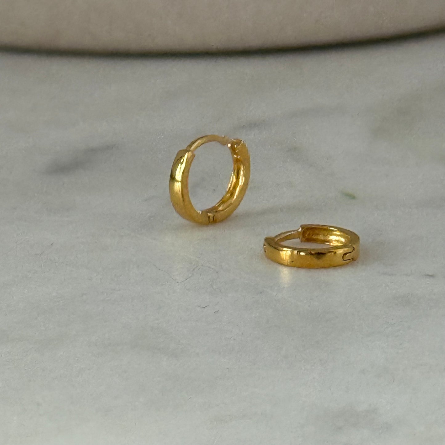 18ct gold plain hoop | 7mm