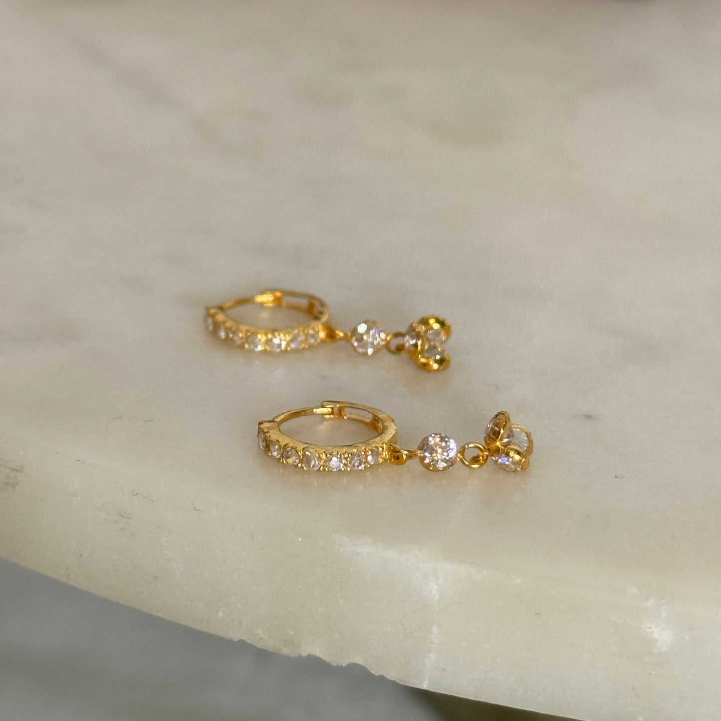 Droplet | 18ct gold dangly hoop, 7mm
