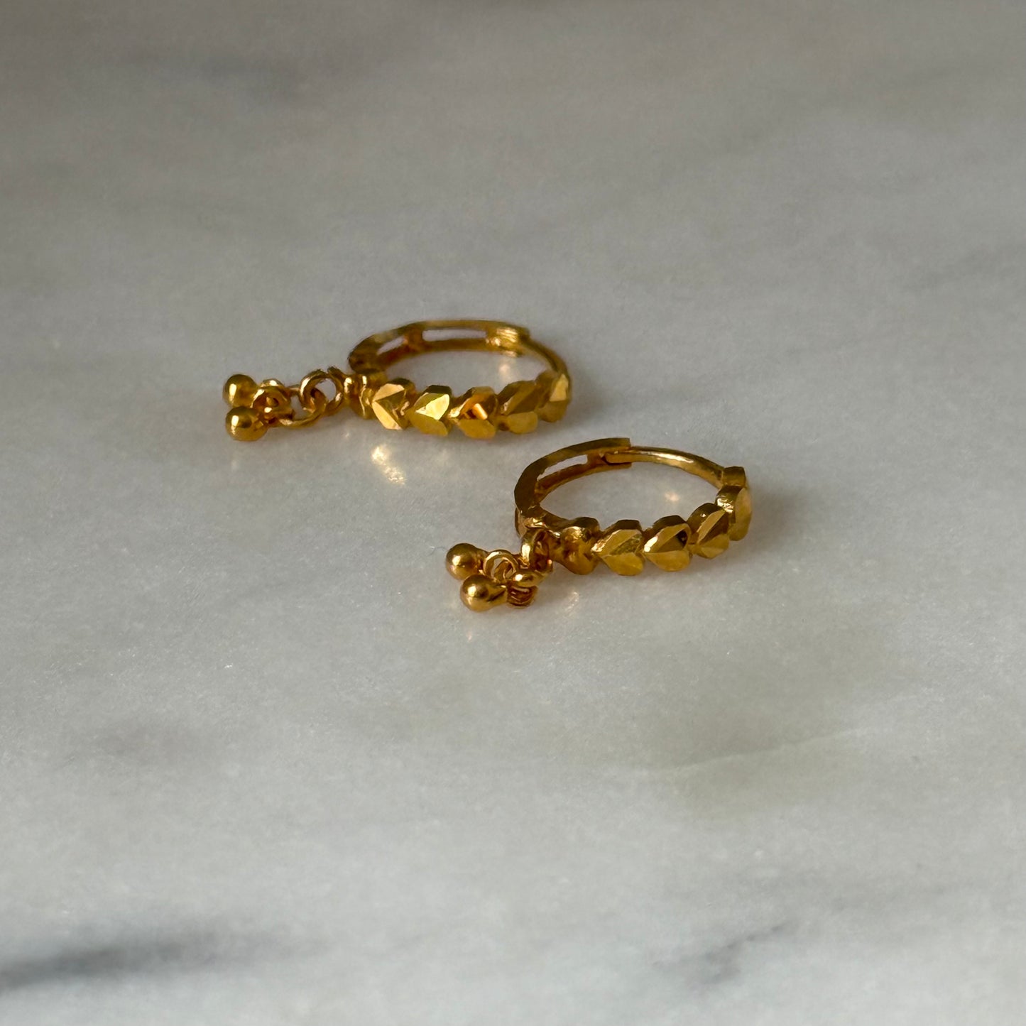 18ct gold Huggies pair | 8mm