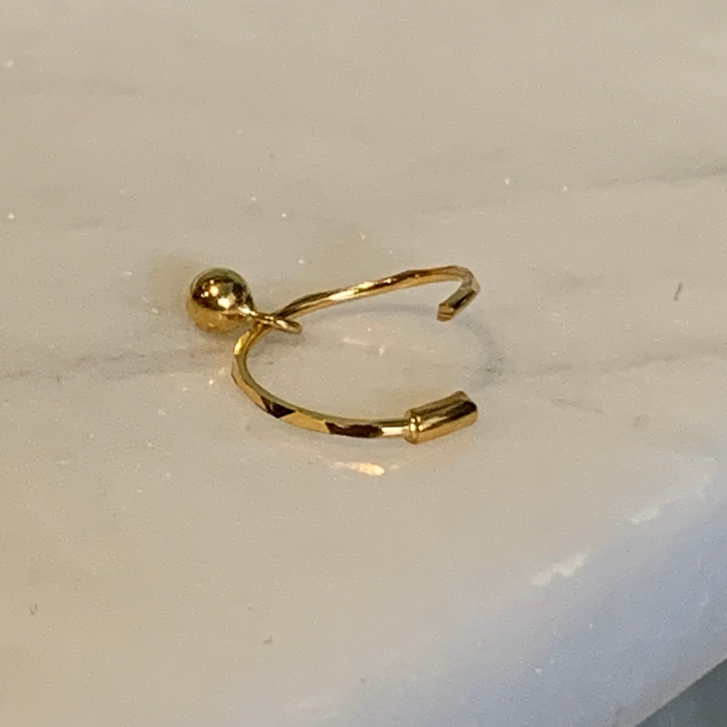 18ct Gold Dangly Hoop | 8mm
