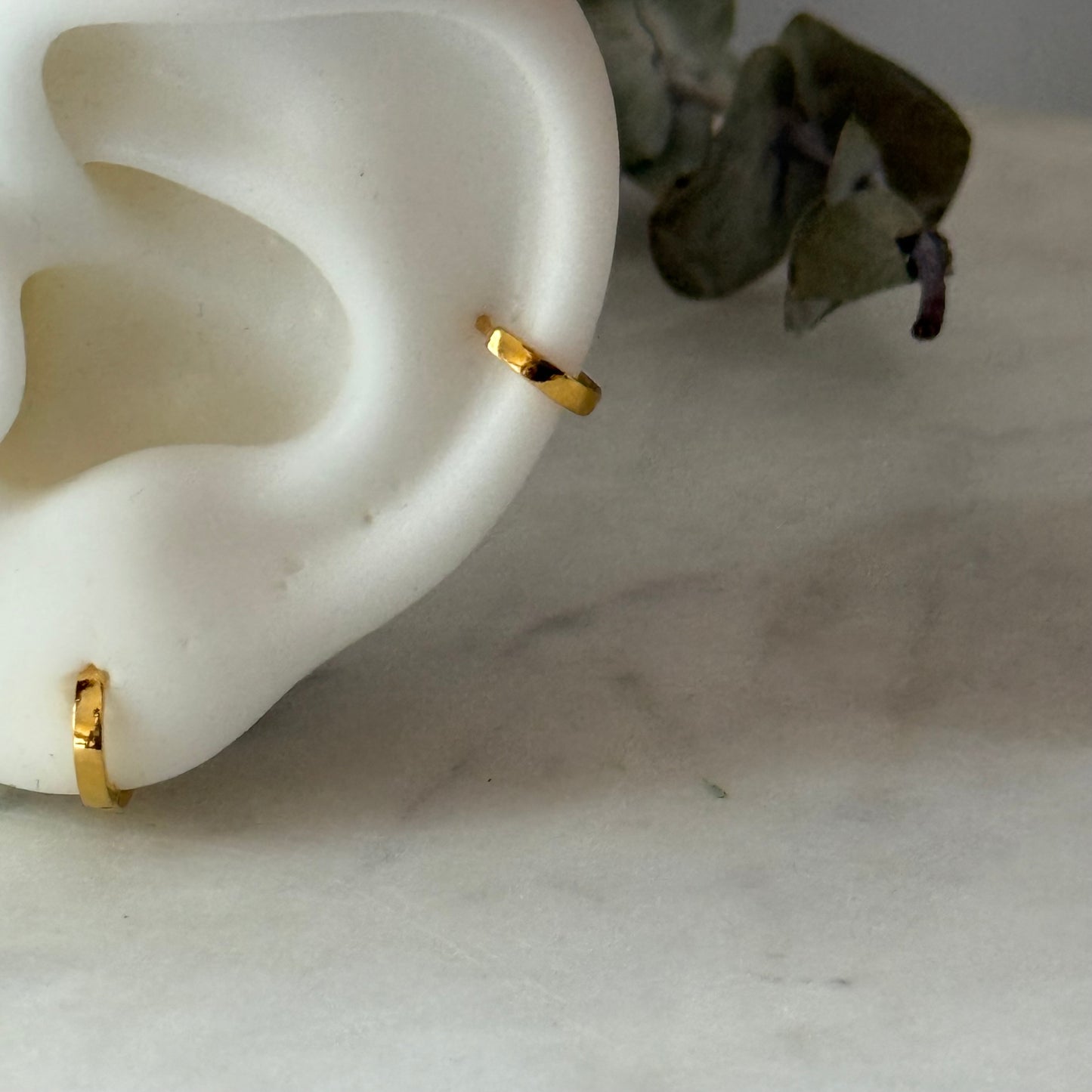 18ct gold plain hoop | 7mm