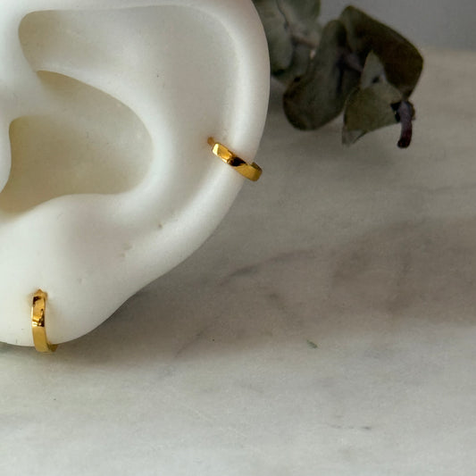 18ct gold plain hoop | 7mm