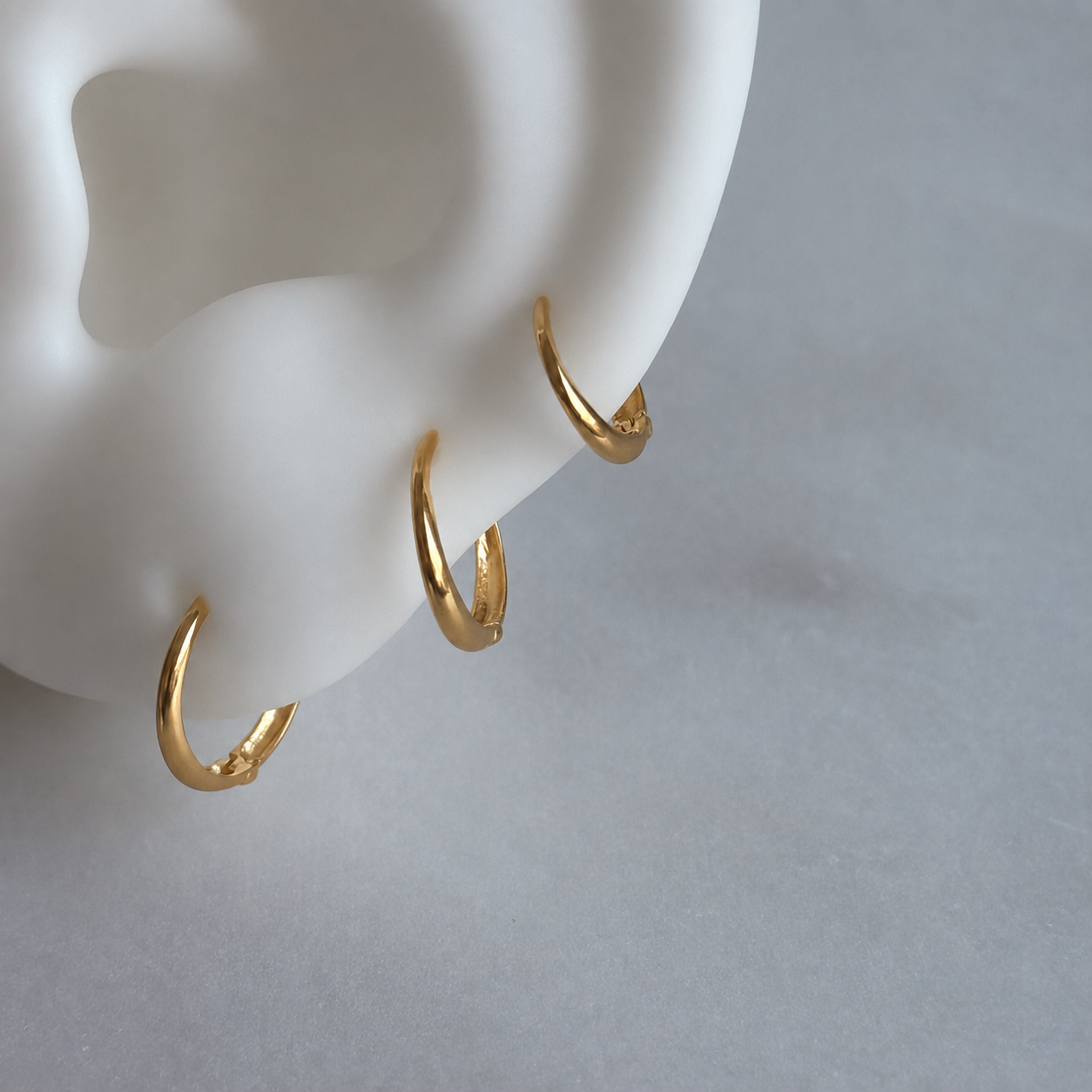 Signature | Classic Hoops in 18ct Gold