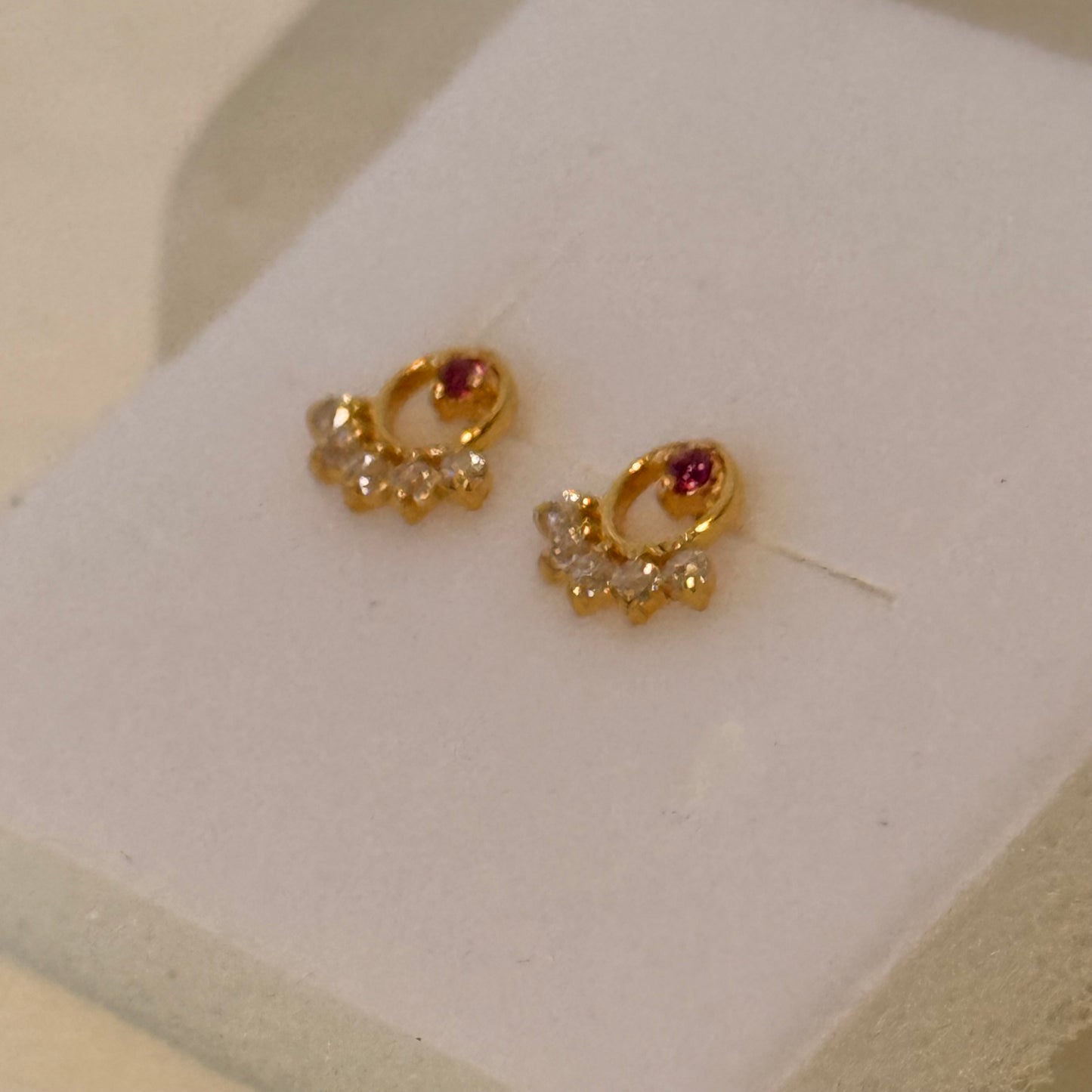 Diaz | 18ct Gold, 7mm by 6mm