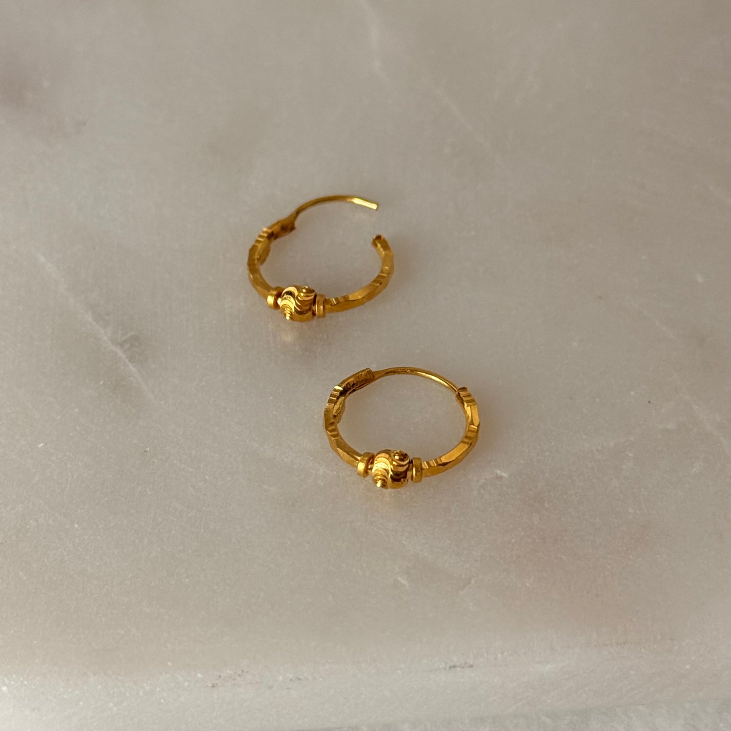Vela, 22ct gold hoop pair | small