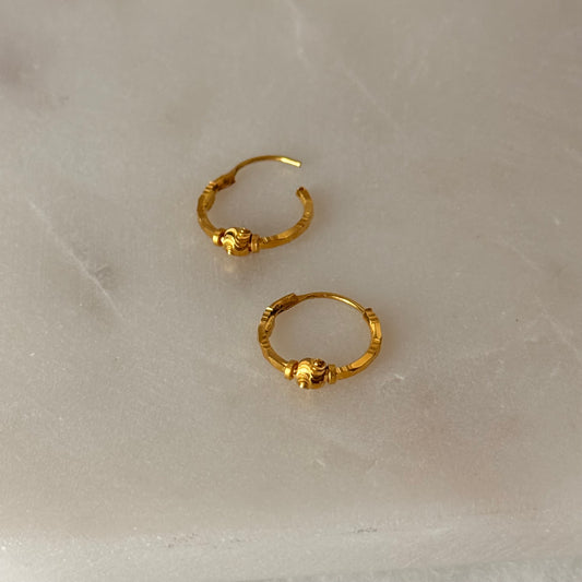 Vela, 22ct gold hoop pair | small