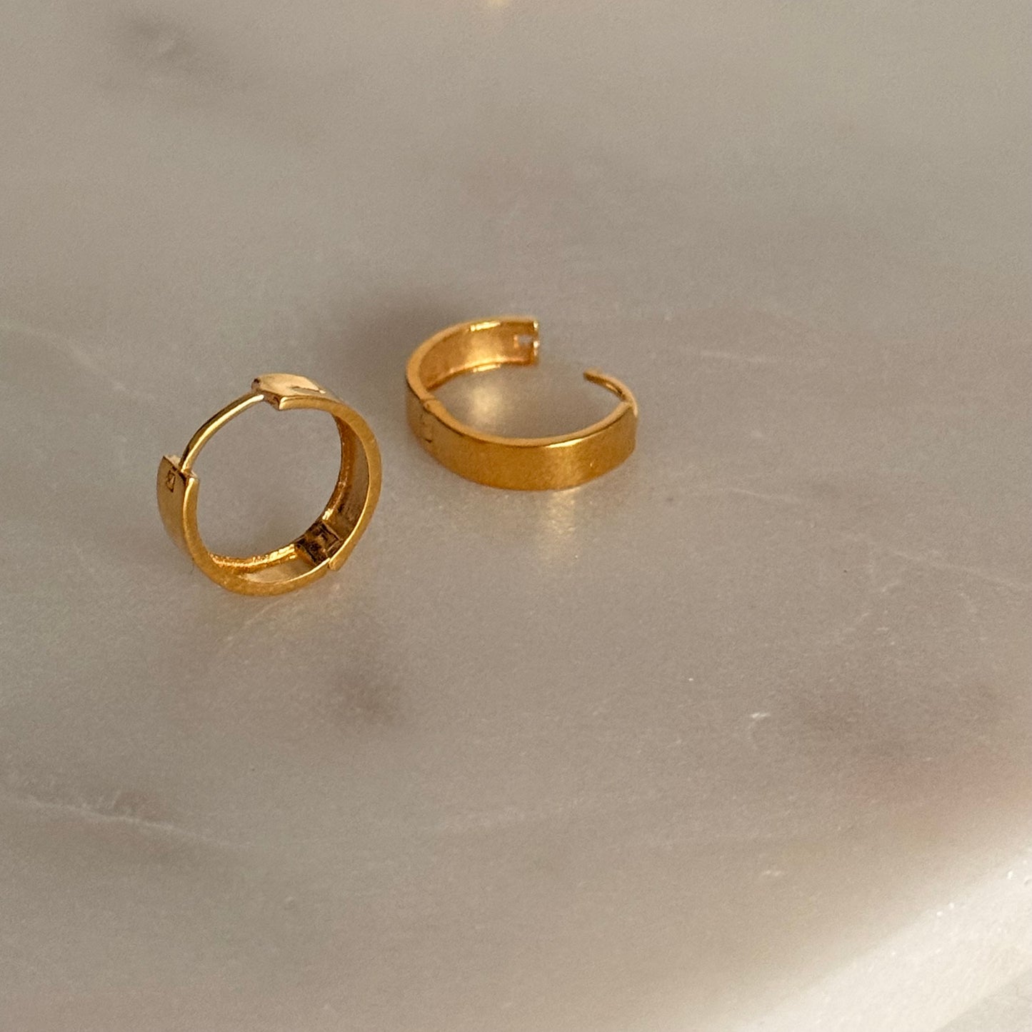 Signature | Classic 11mm Hoops in 18ct Gold