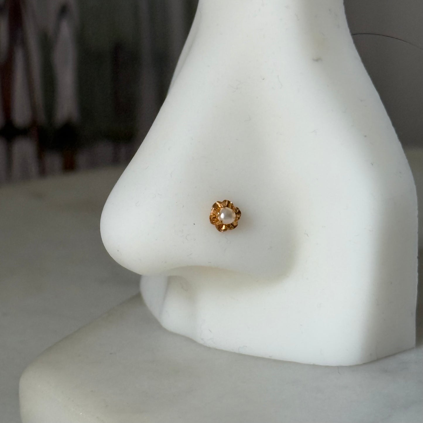 14ct gold single pearl stud