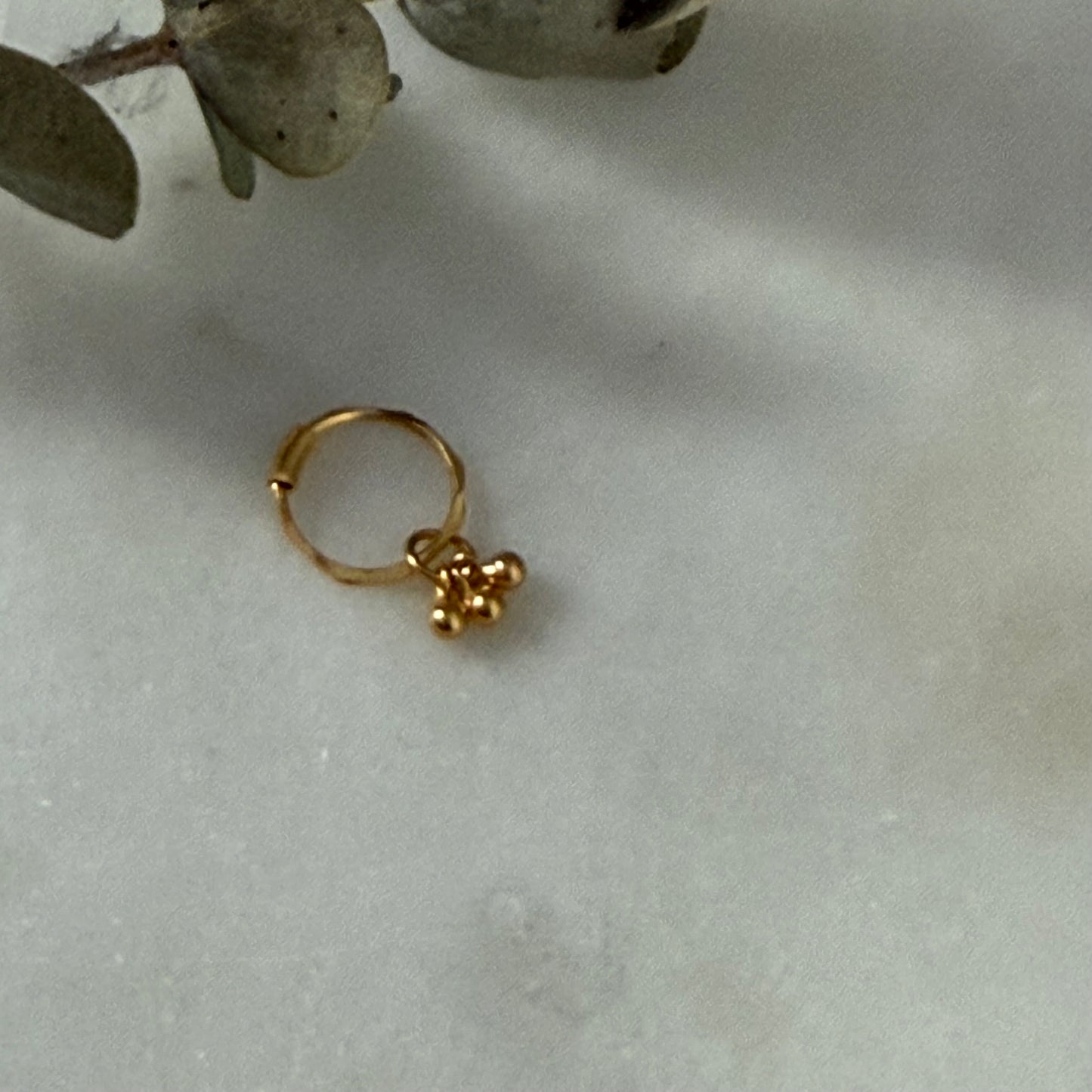 18ct gold dangly hoop | 6mm