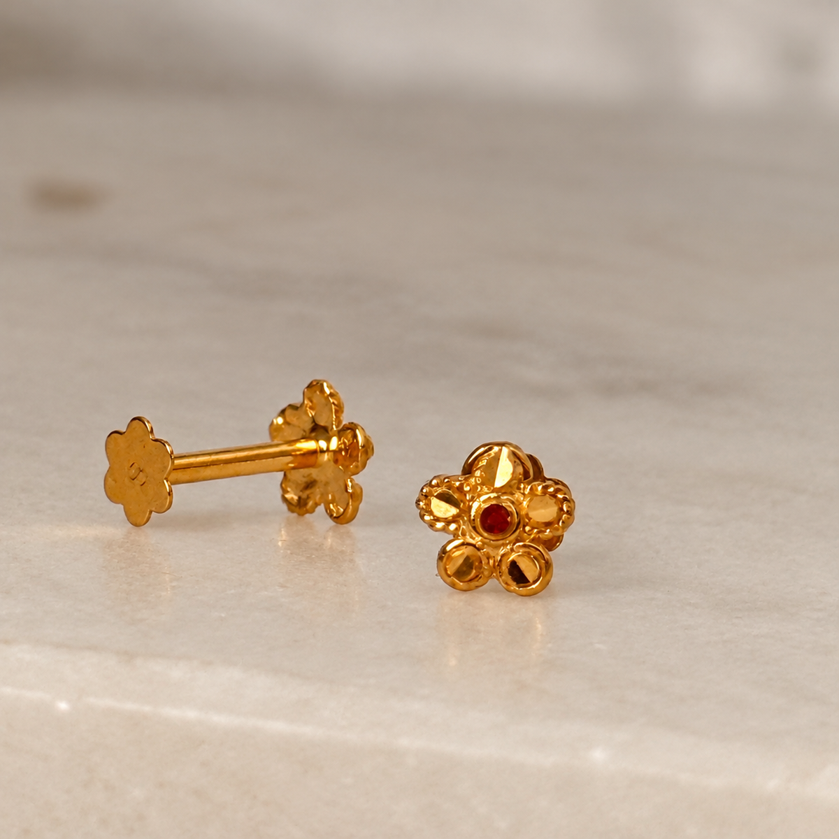 Golden Petal | 18ct Gold Stud (6mm)