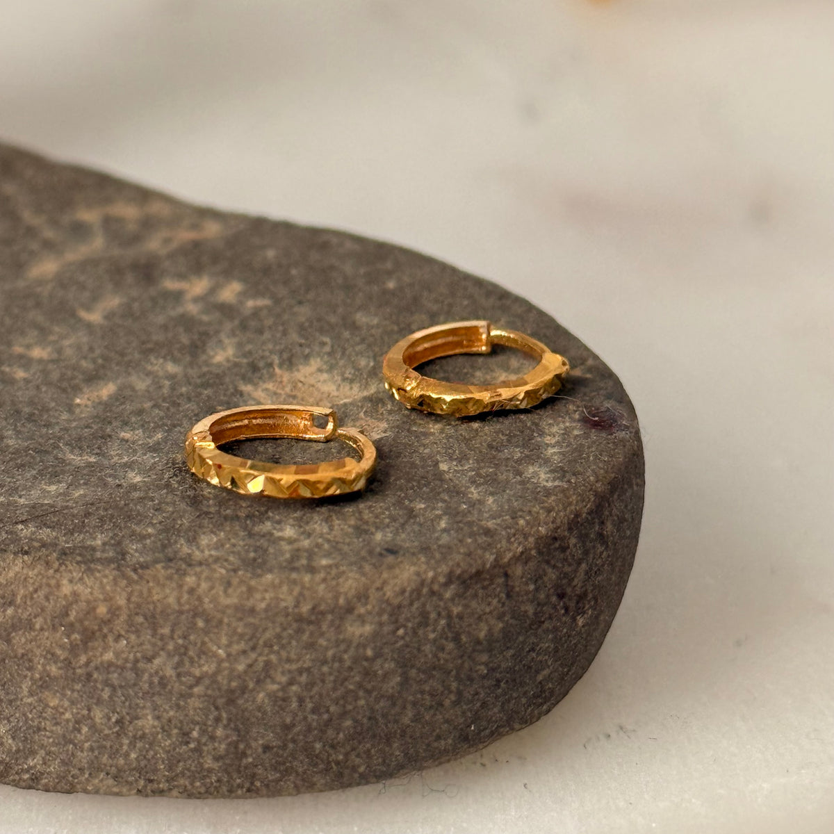 Rayyan | 18ct Gold Hoop (7.5mm)