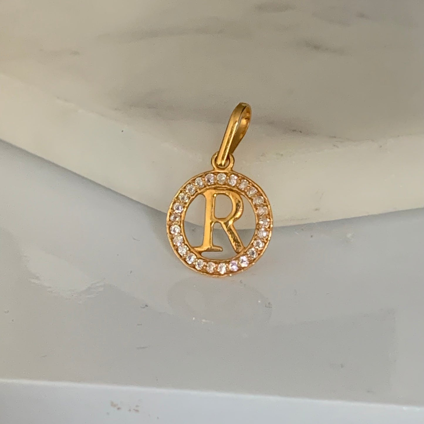 18ct Gold R Initial Pendant