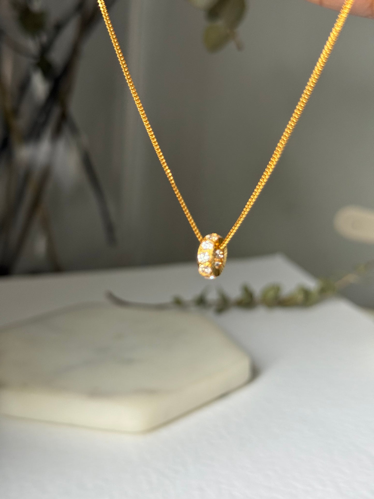 Pre Loved - 22 carat gold short necklace & pendant set