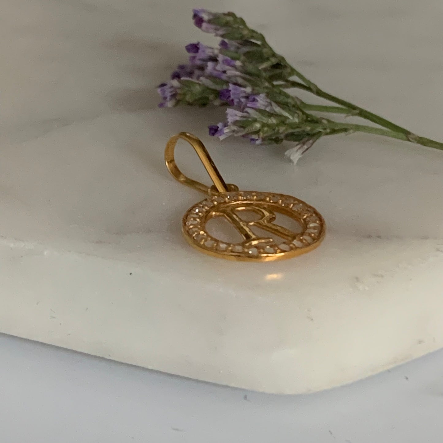 18ct Gold R Initial Pendant