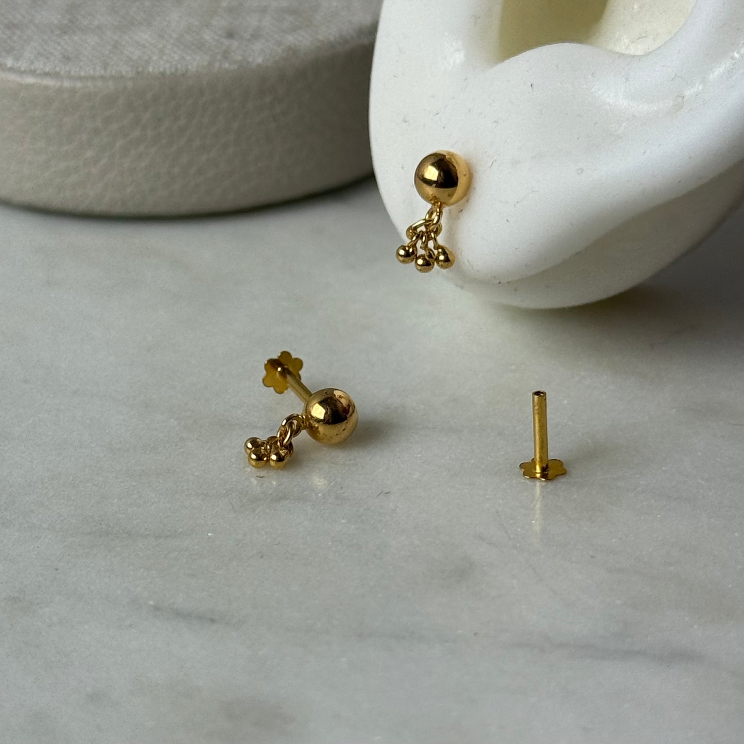 18ct gold dangly stud pair