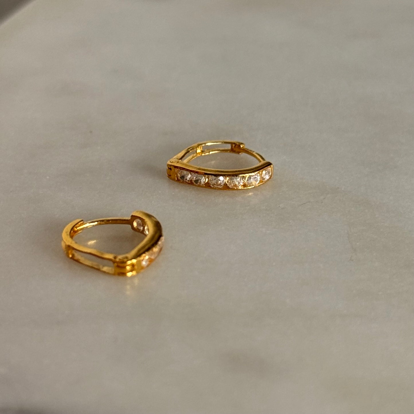 Sweetheart Huggies, 18ct | 8mm