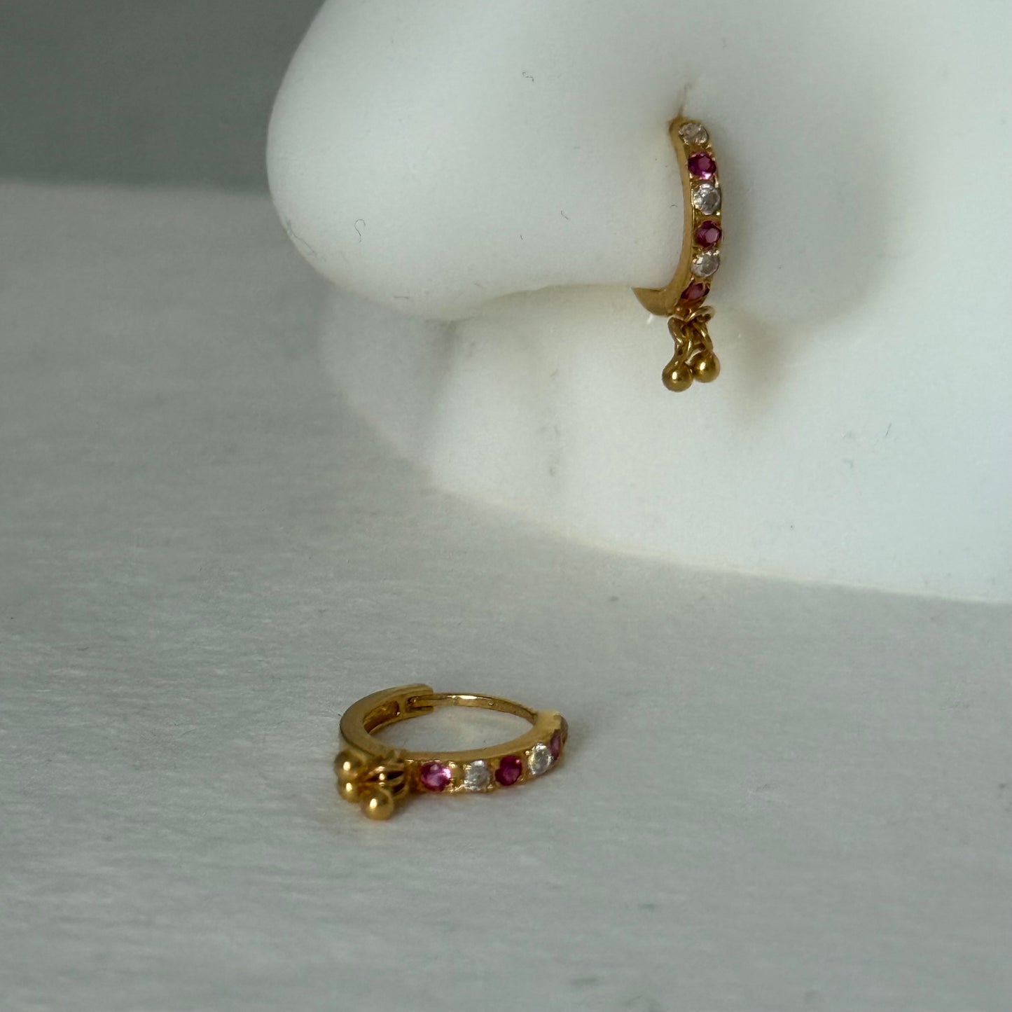 18ct gold pink/white dangly hoop | 7mm