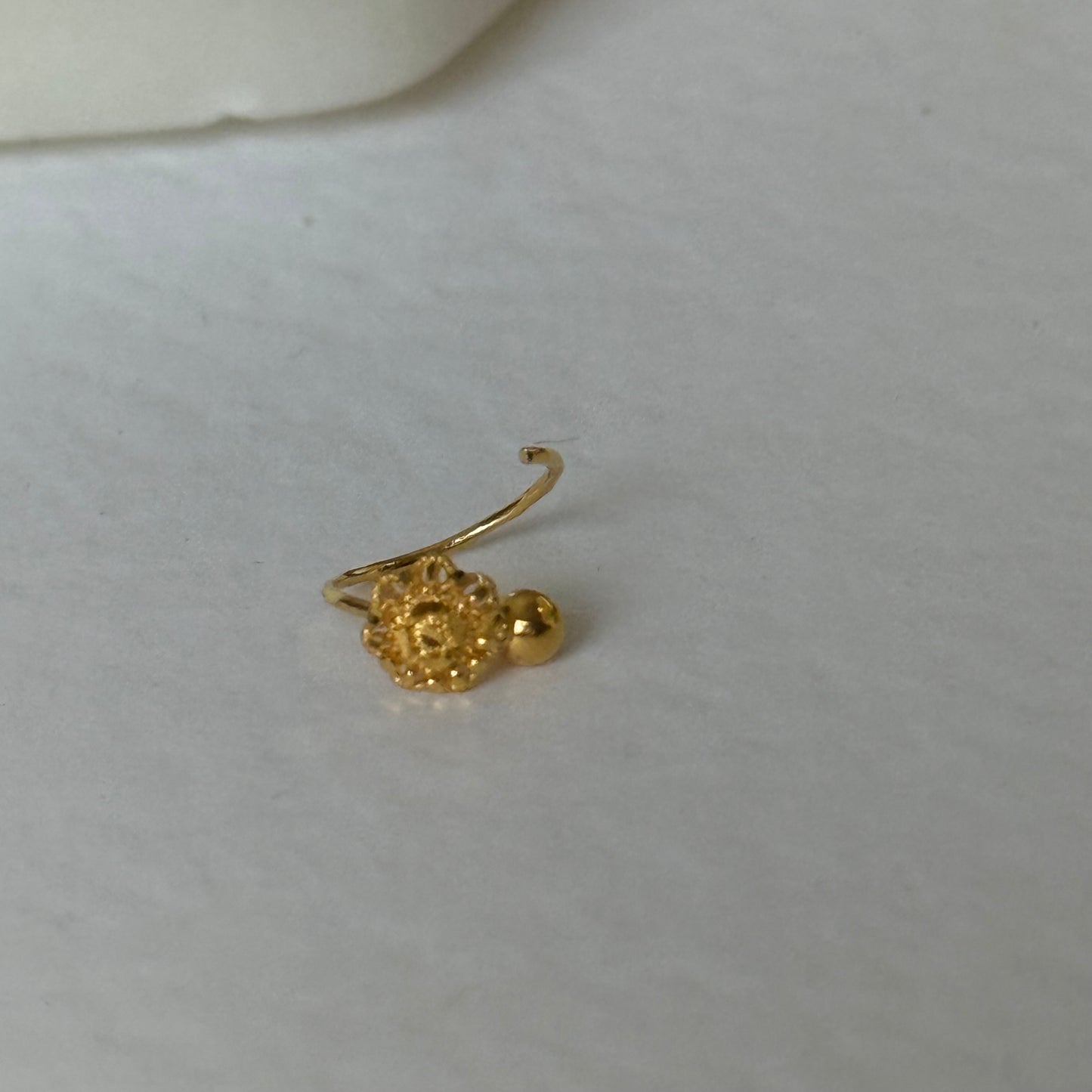 Nura - 18ct gold hoop