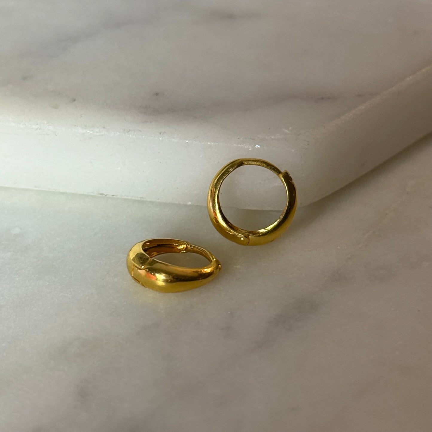 18ct gold mini chunky Huggies | 7mm