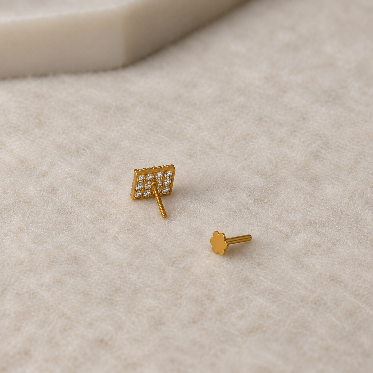Diamanté, 18ct Gold Square Stud | 6mm