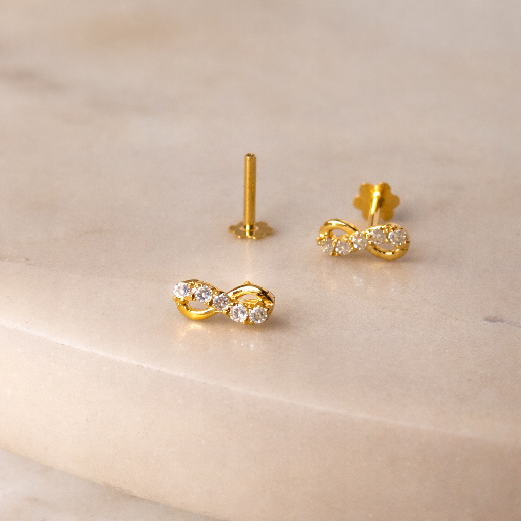 Infinite, 18ct dainty Stud