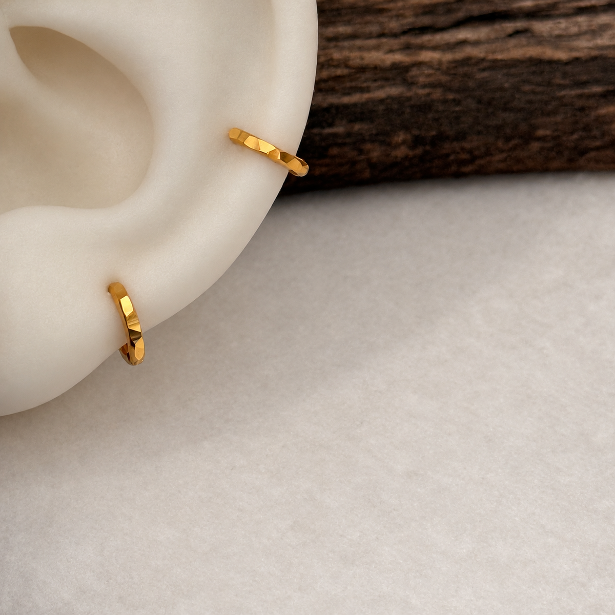 18ct Gold Classic Hoop | xs (5.5mm)