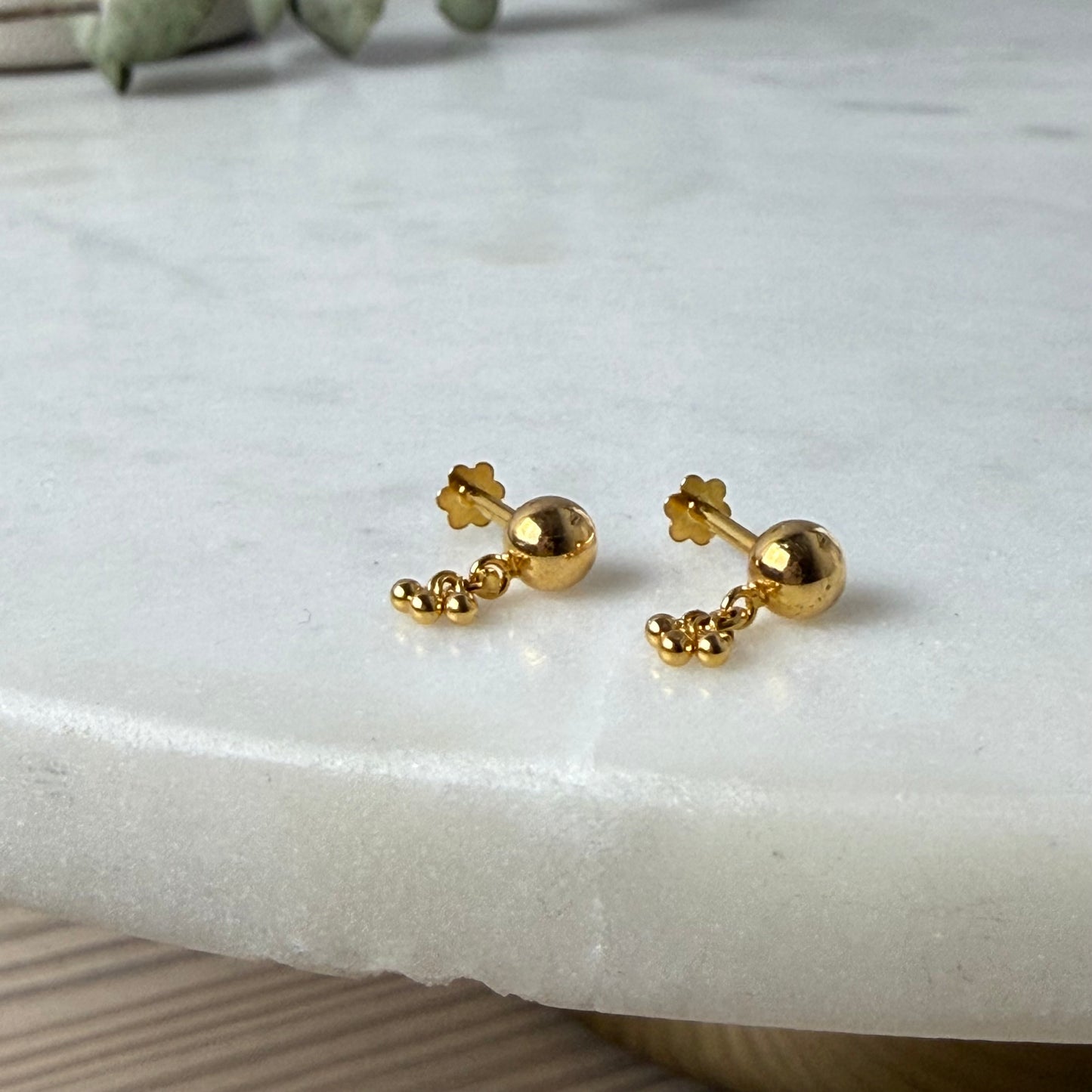 18ct gold dangly stud pair