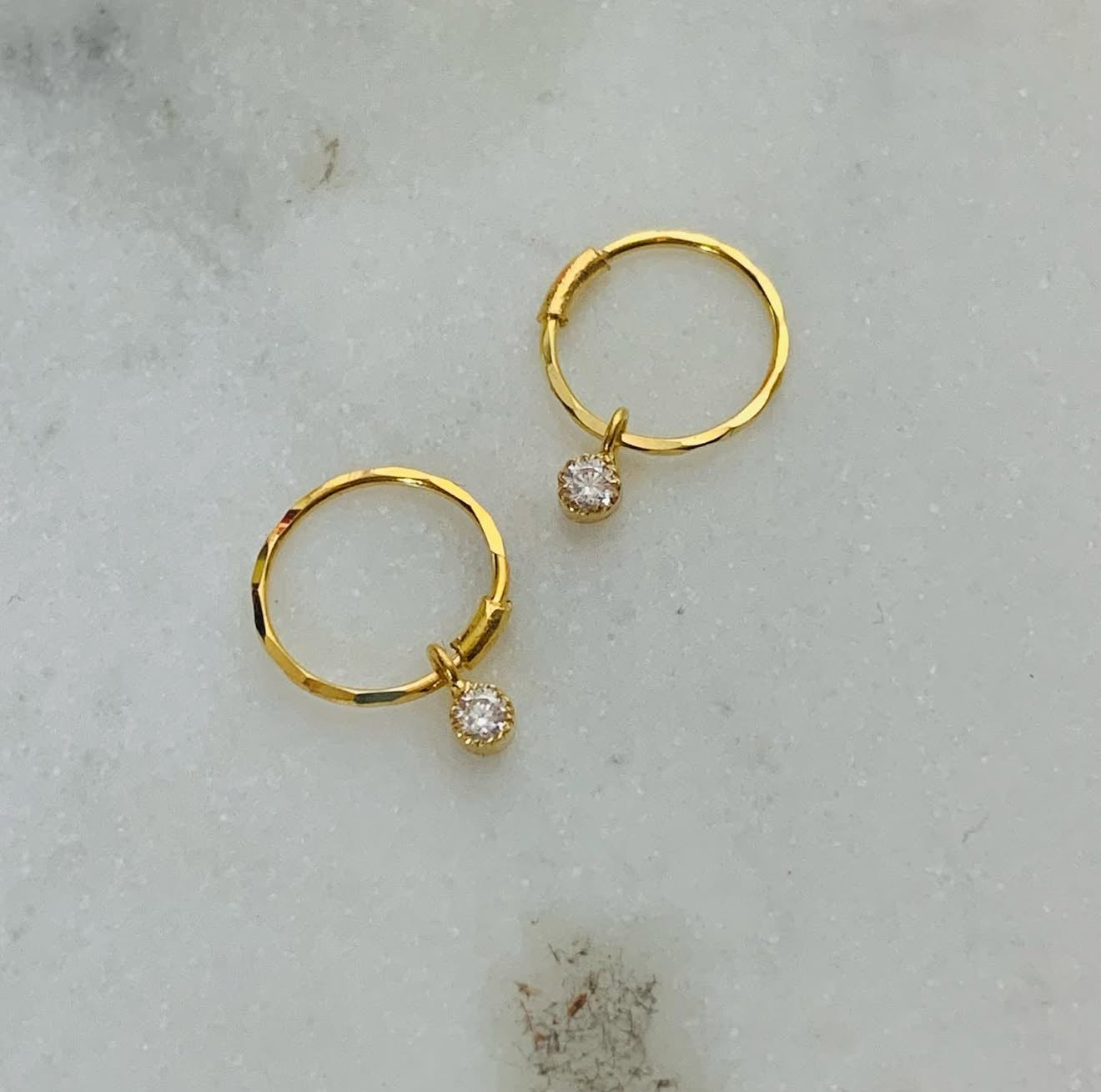 18ct gold dangly hoop | 8mm