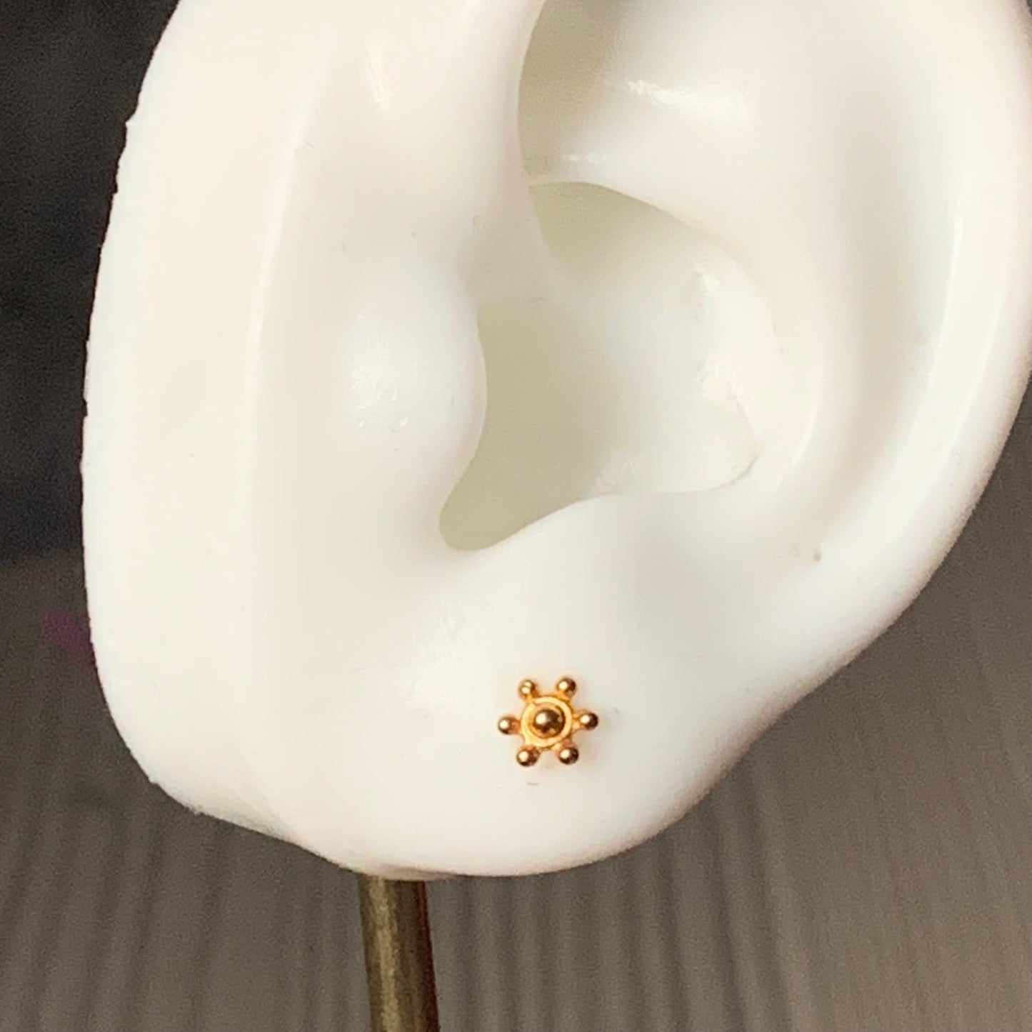 18ct Gold Studs | Last pair left