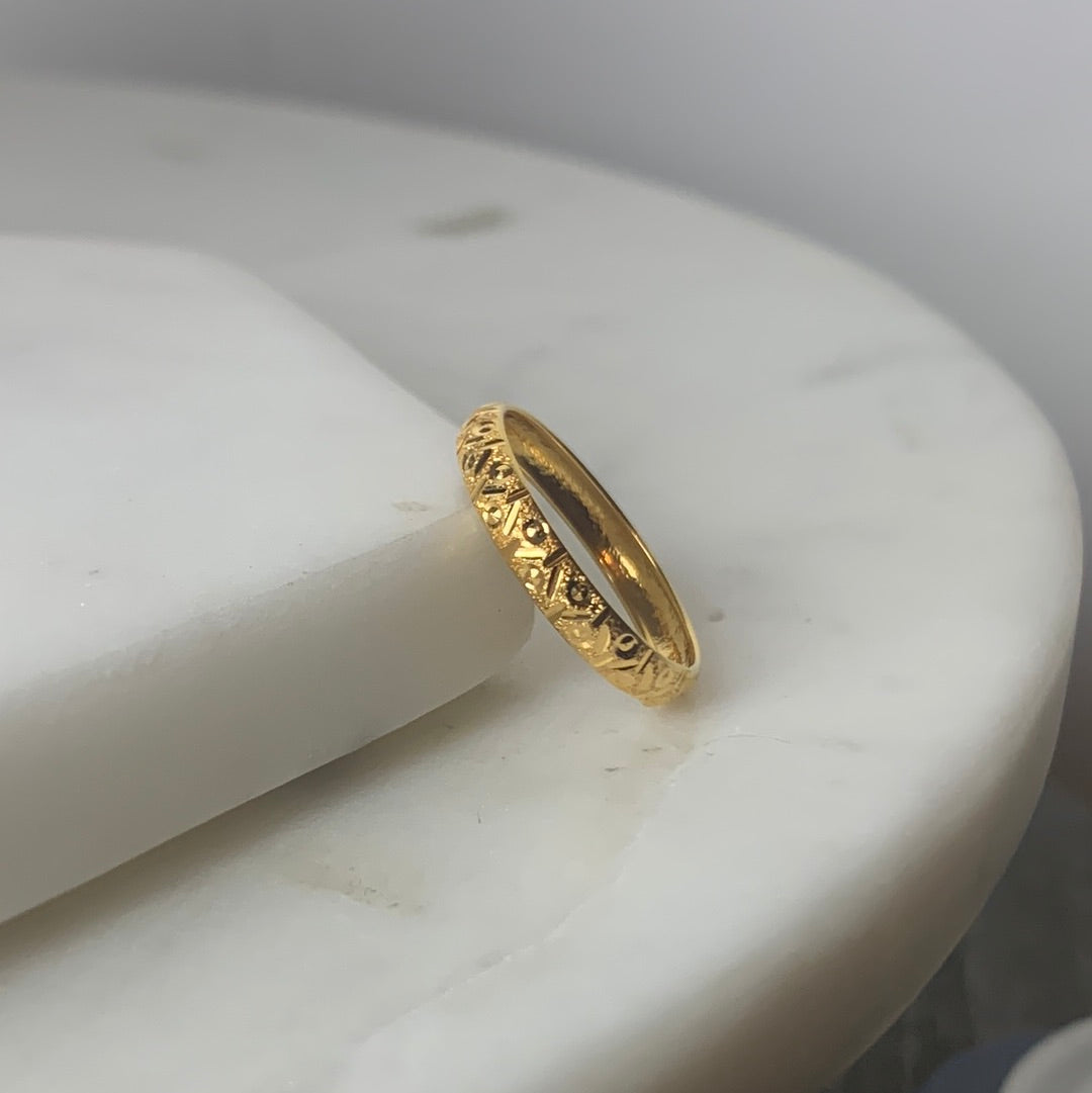 18ct Gold Band Ring | M