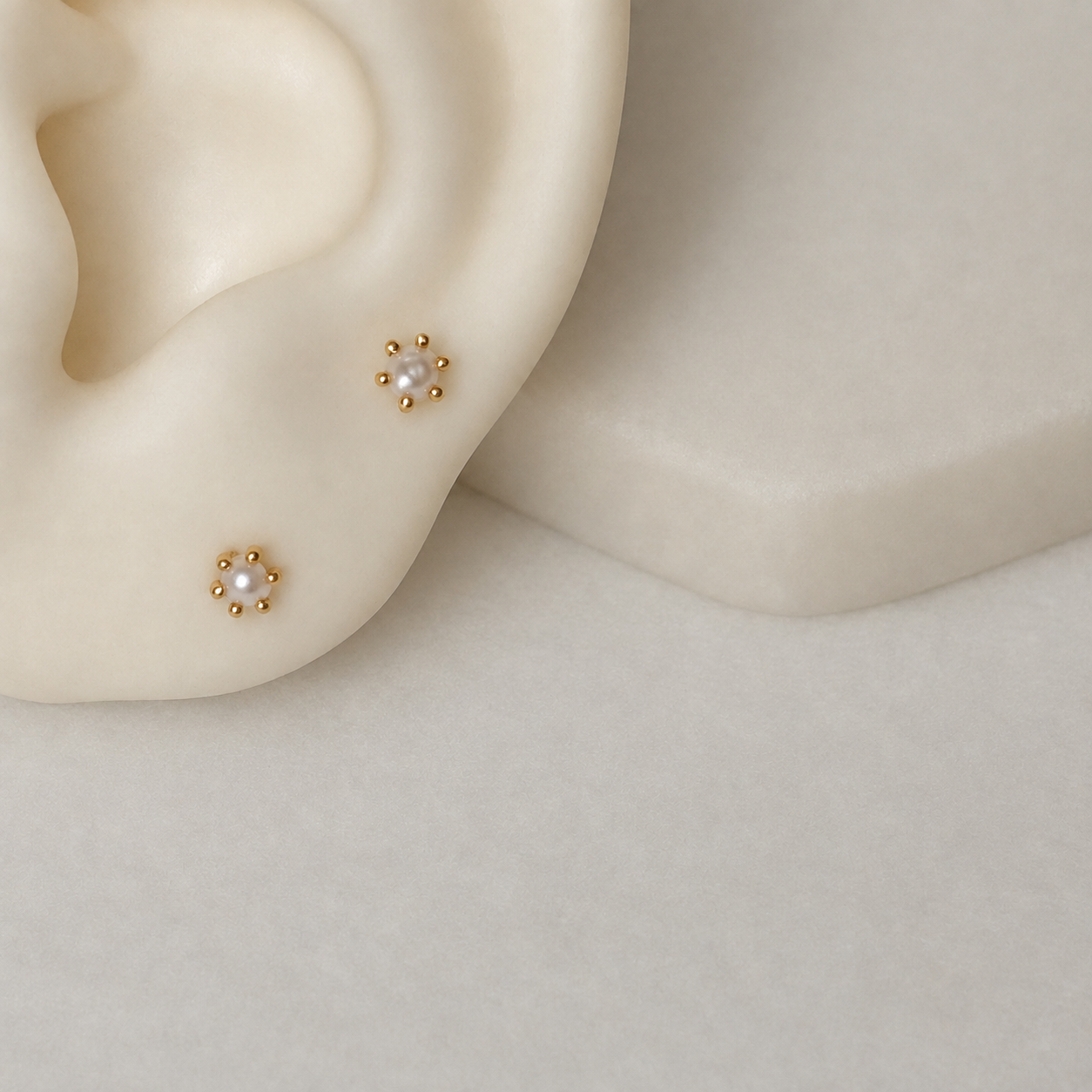 Autumnal | Sunbloom, 18ct pearl stud, 3mm