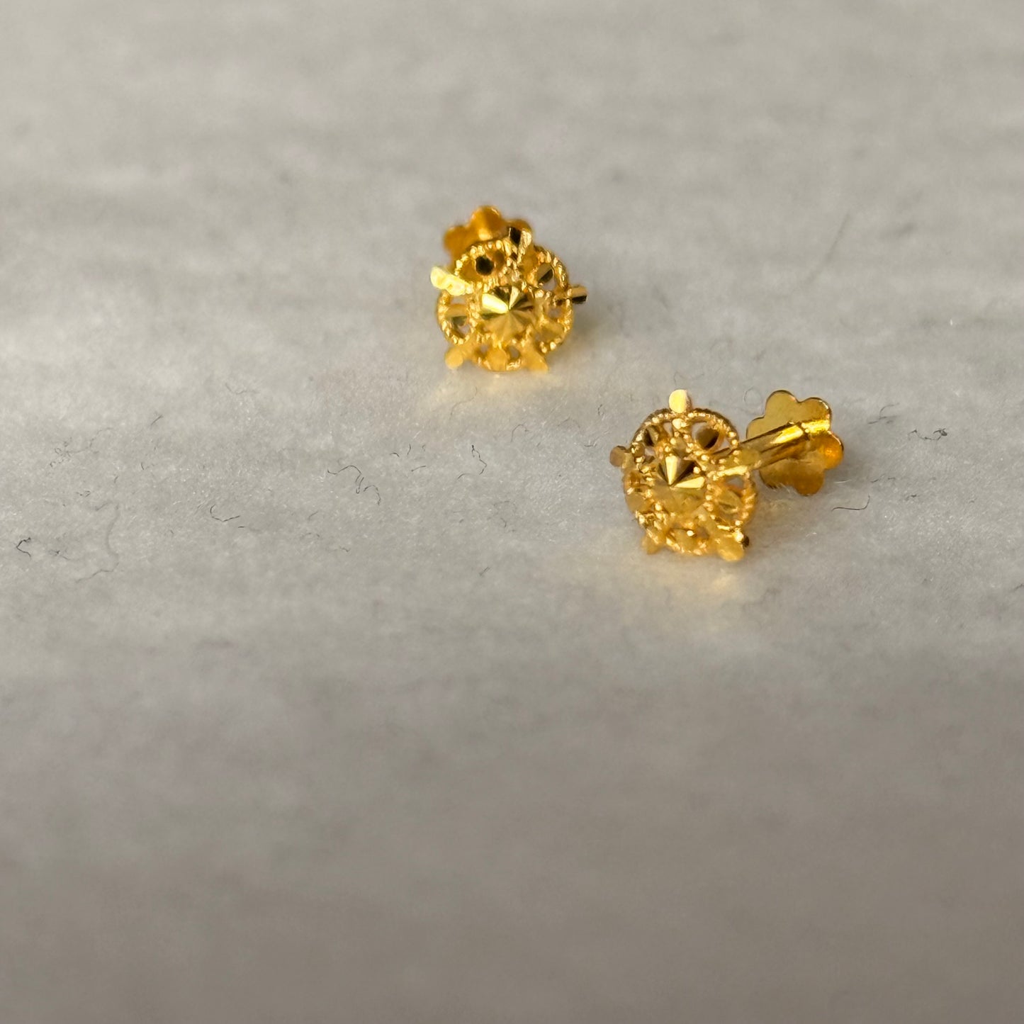 | 18ct gold, 5mm