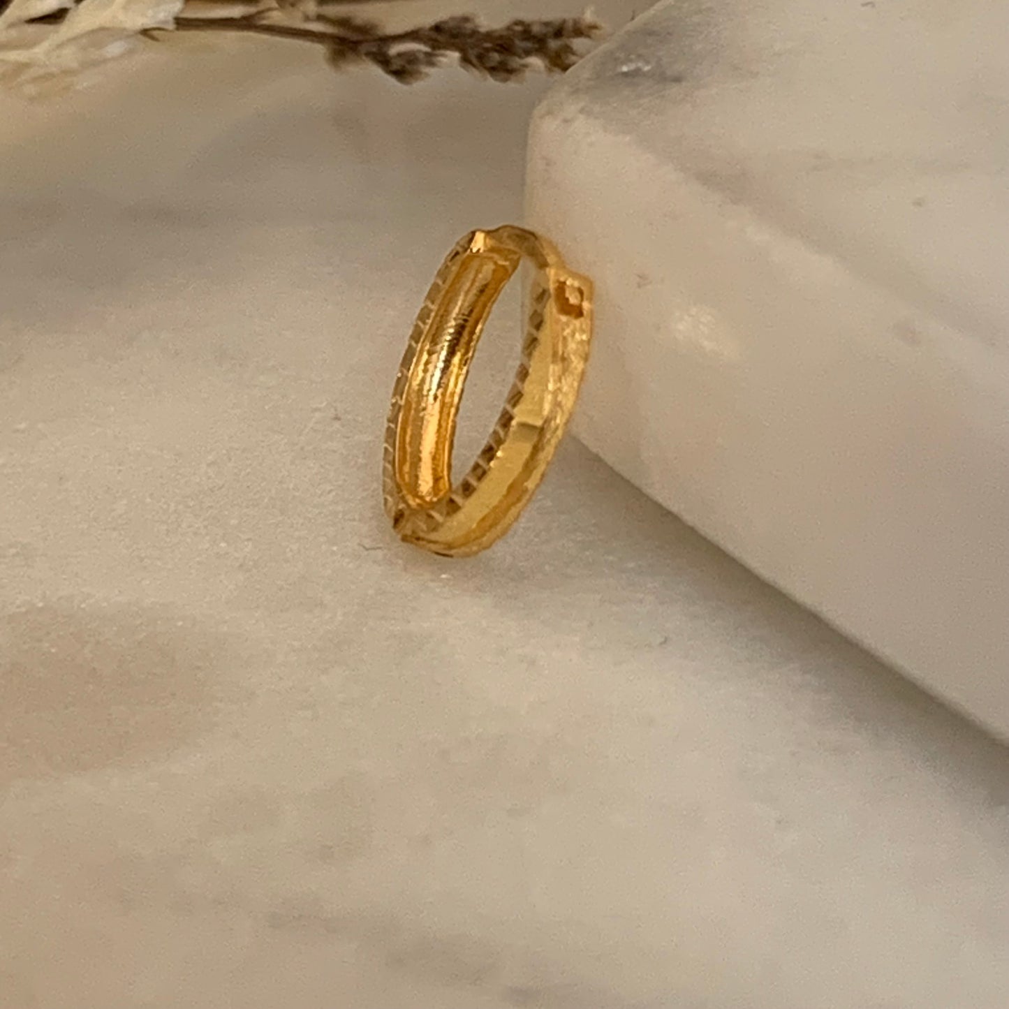 18ct Gold Carved Hoop | 8mm