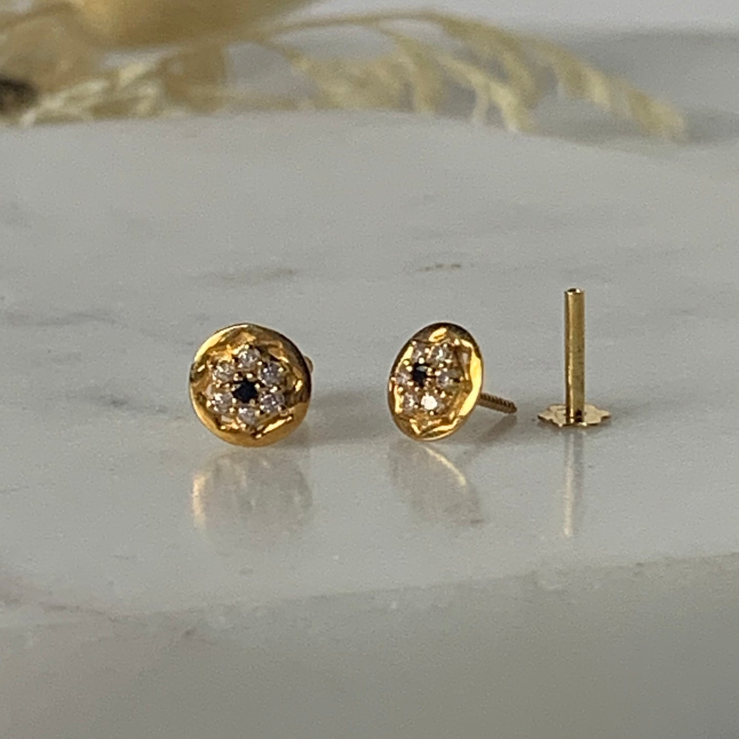 18 carat gold stud pair | 6mm