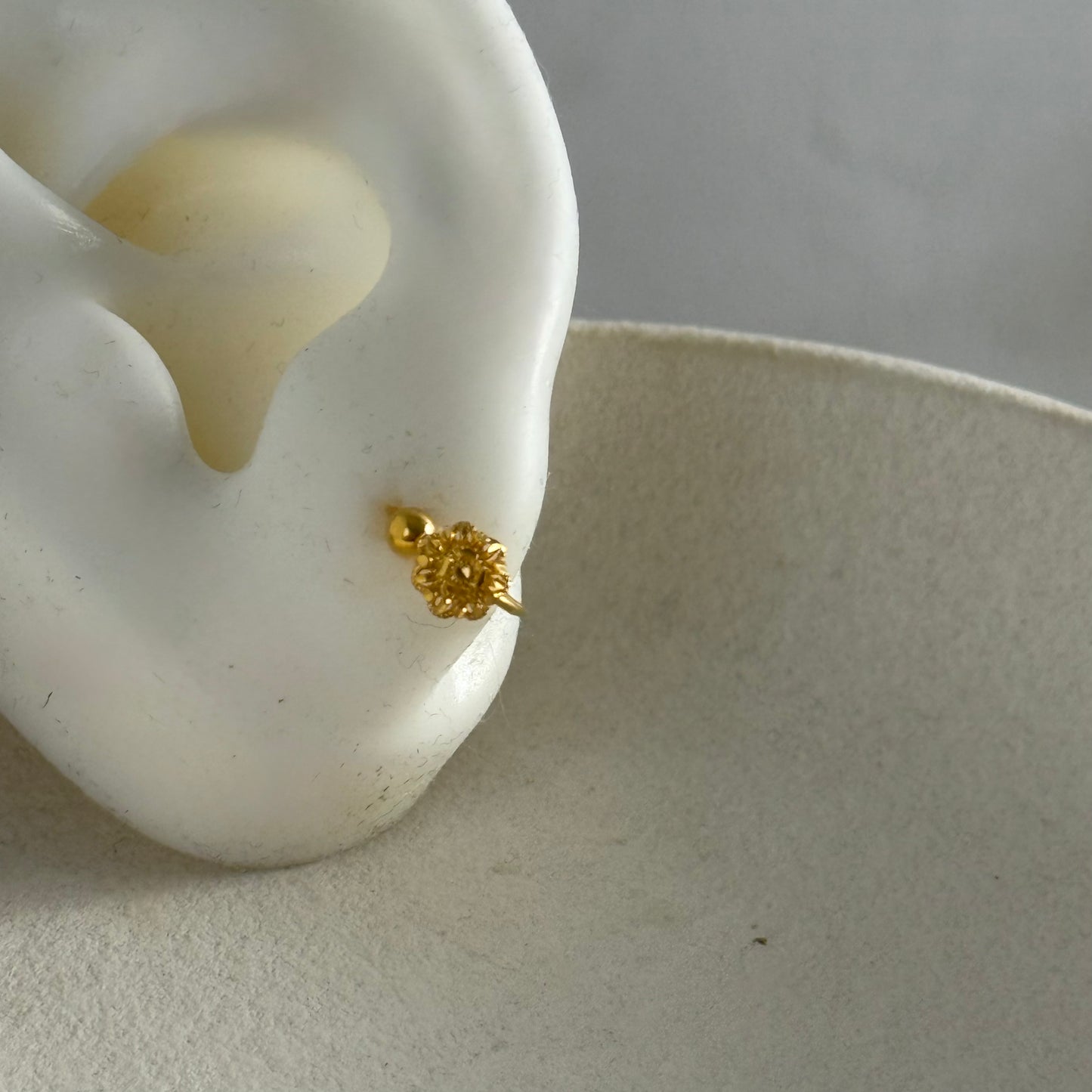 Nura - 18ct gold hoop