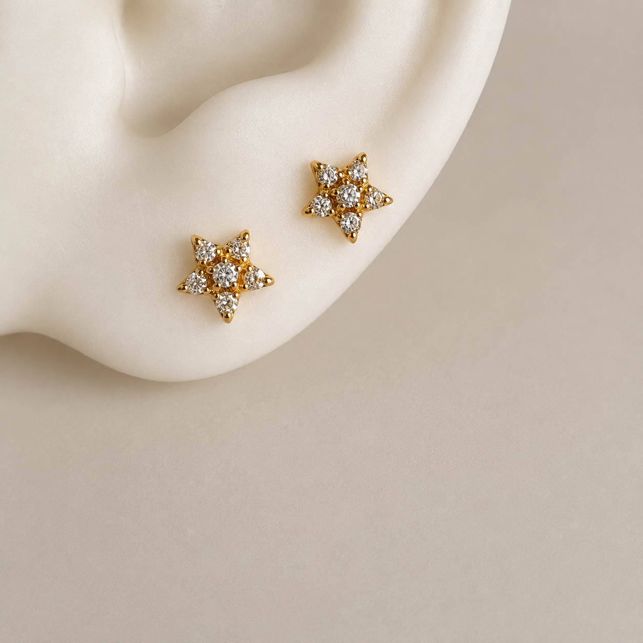 Star, 18 carat gold c/z cluster stud | 7mm