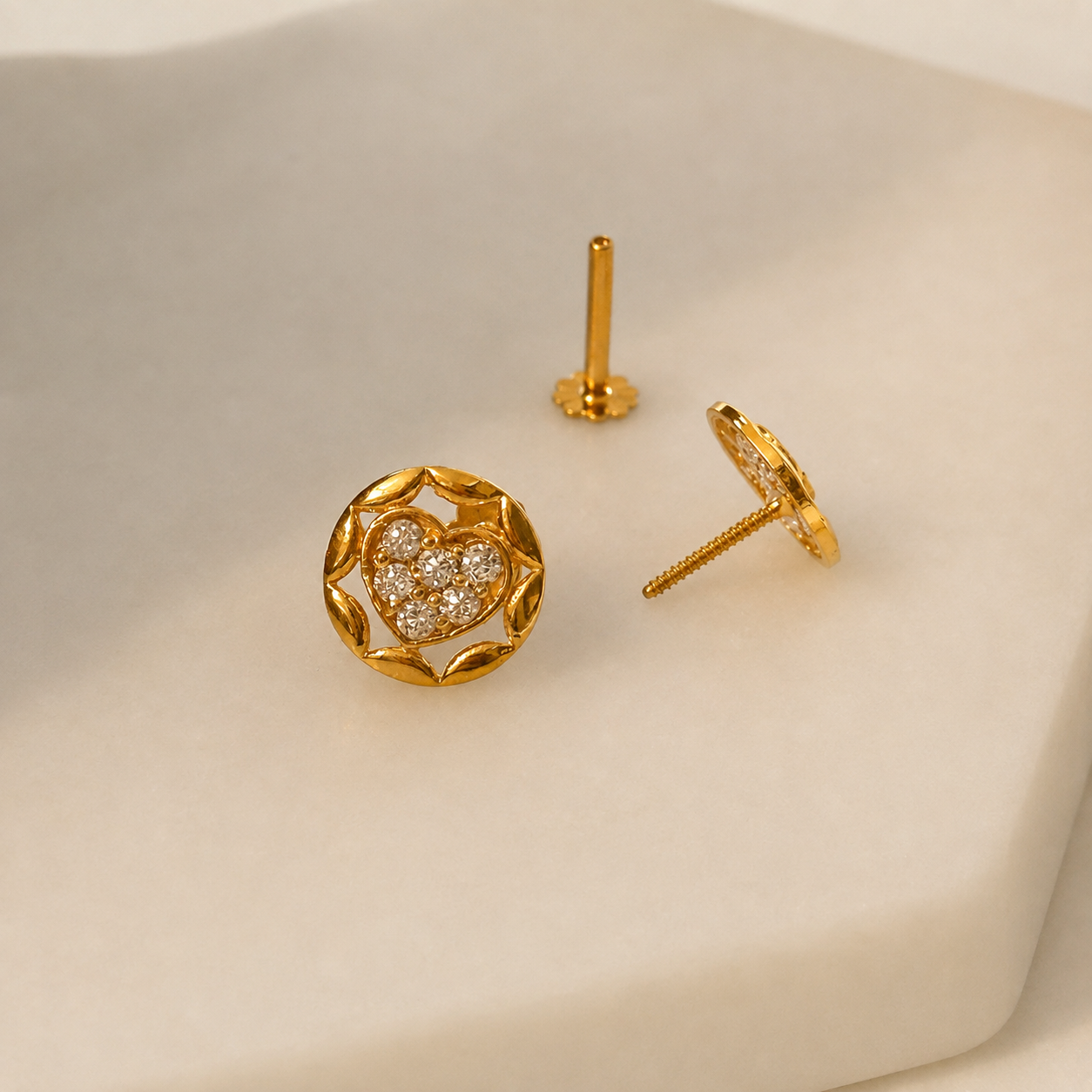 Amour | 18ct gold stud pair - 8mm