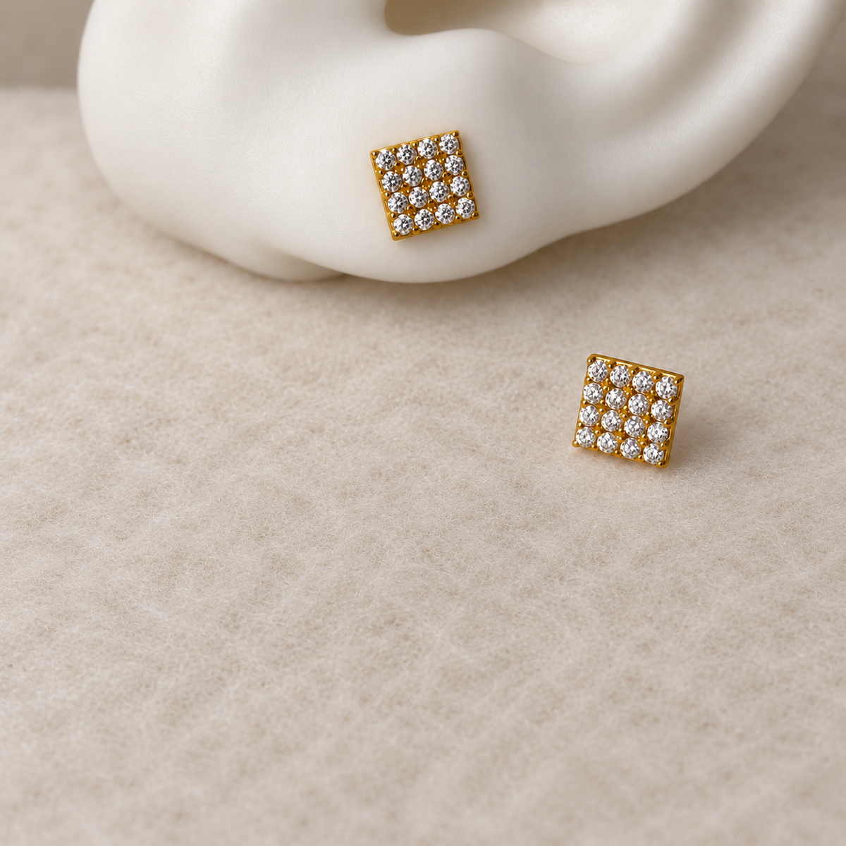 Diamanté, 18ct Gold Square Stud | 6mm
