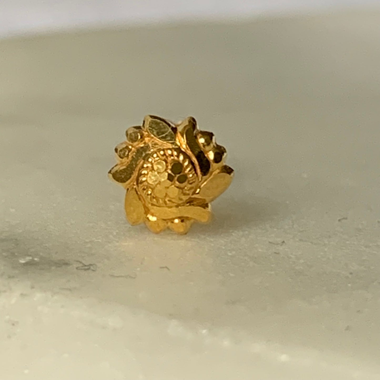 18ct gold stud