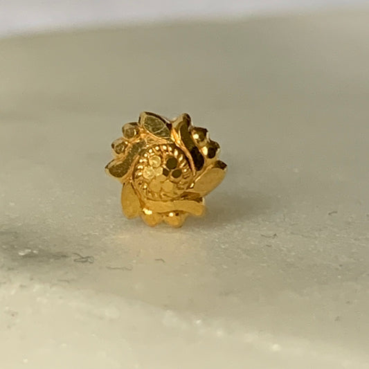 18ct gold stud