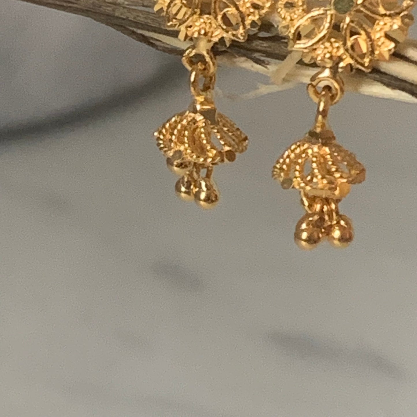 18ct Gold Jumka Stud Pair (Flat Screw Back)