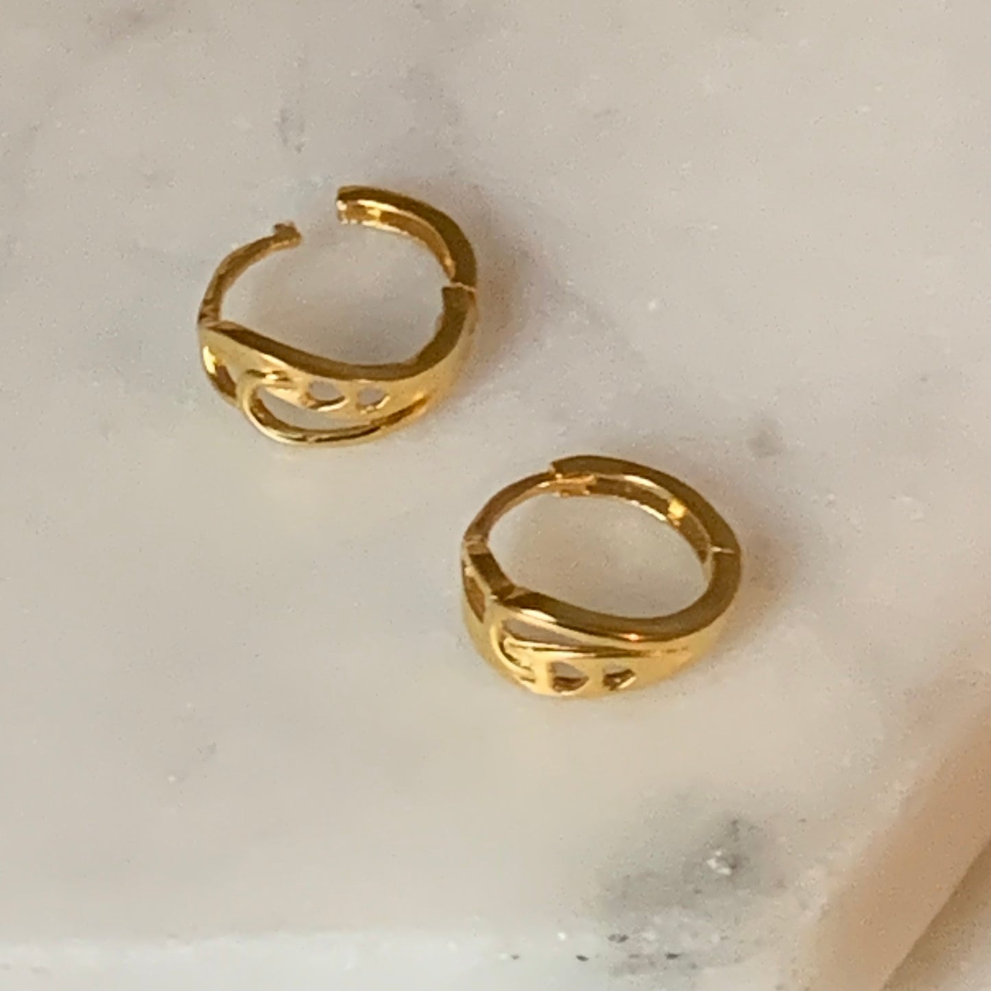 18ct Gold Polished Huggie Style Hoops (Pair)