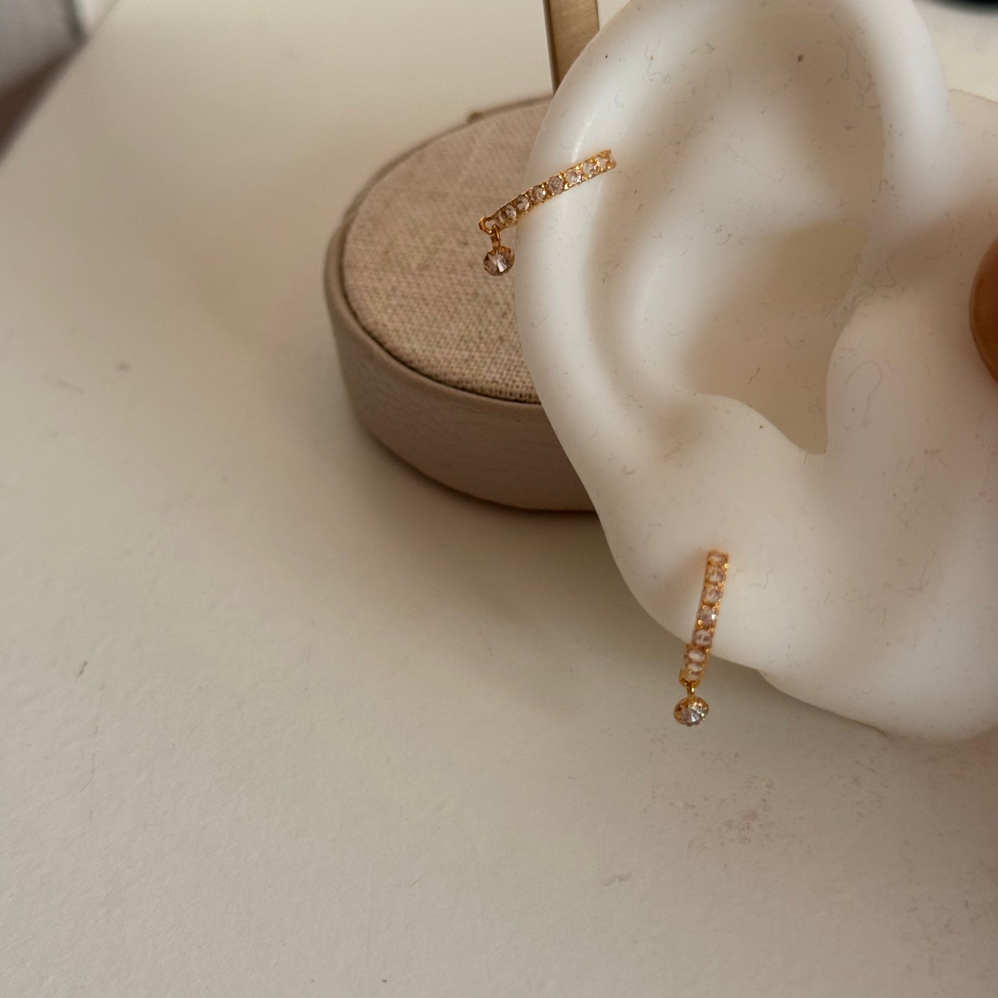 Classic Drop Huggies | 18ct (8.2mm)